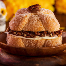 Cargar imagen en el visor de la galería, Pan de Muerto Relleno
